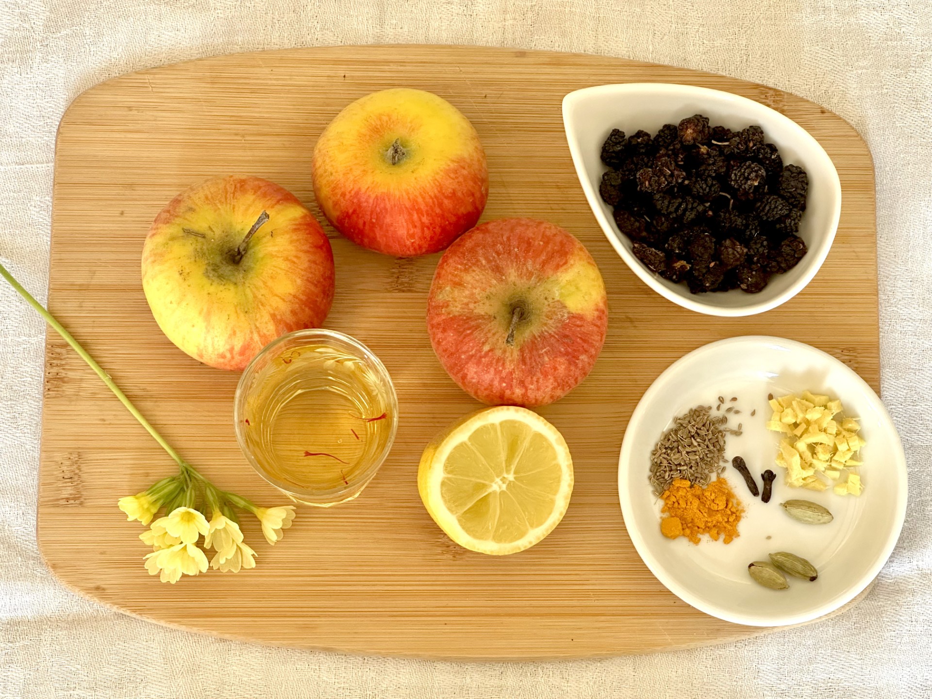 Ingredients for stewed breakfast apples Ingredients for stewed breakfast apples