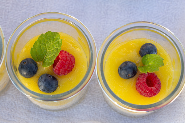 Kokosmilchreis mit Mango und Beeren